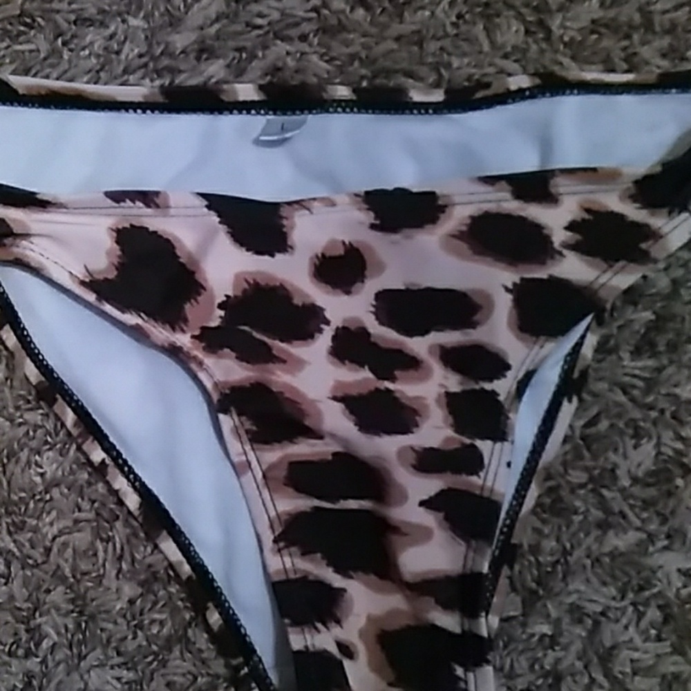 Leopard Bikini 👙 - Picture 2 of 3